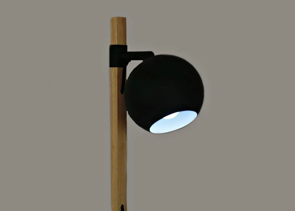 ’_ga Desk Lamp