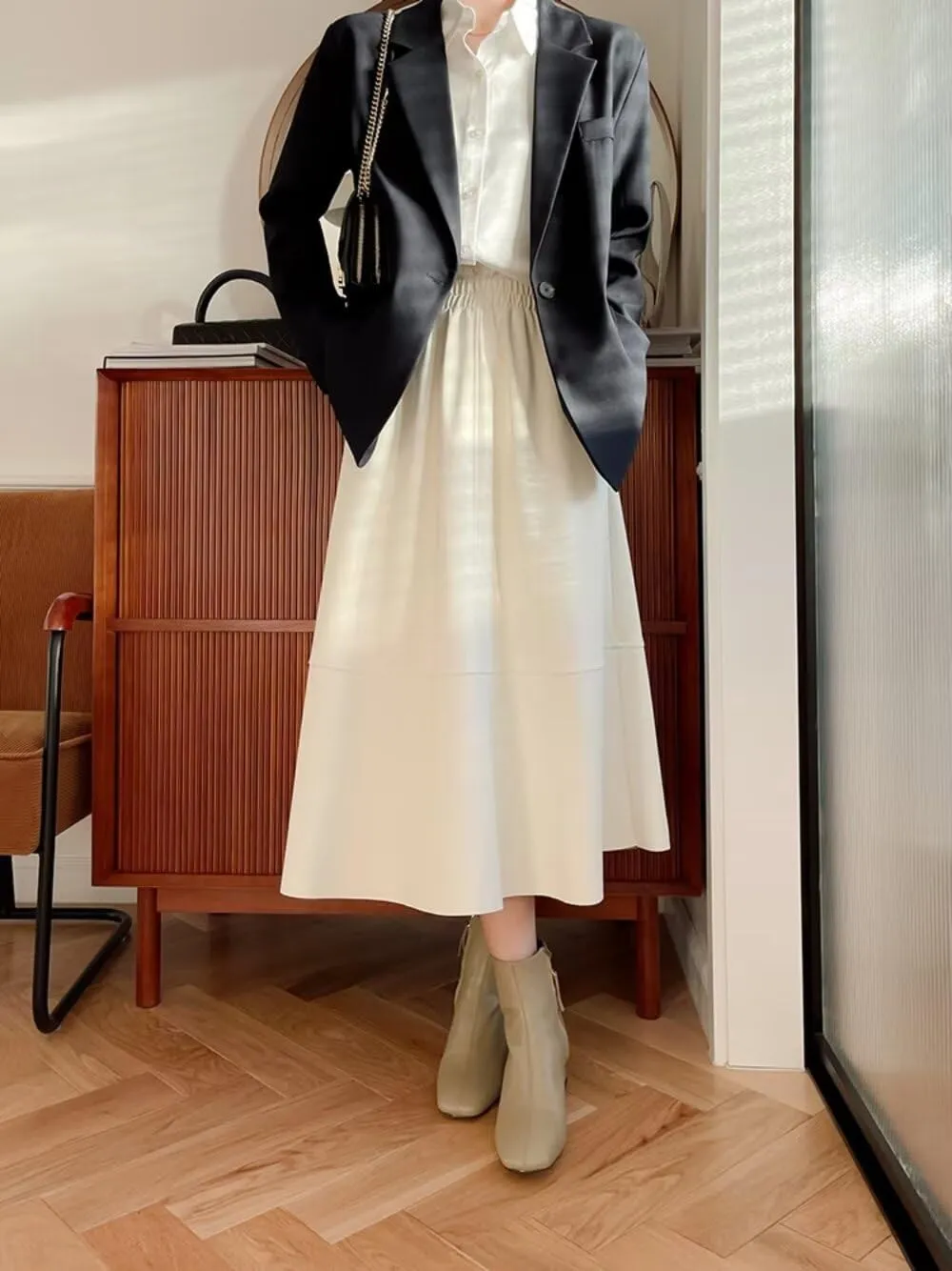 Women's Faux Leather Skirt Retro High Waisted Pleated Long A-line Midi Skirt with Pockets