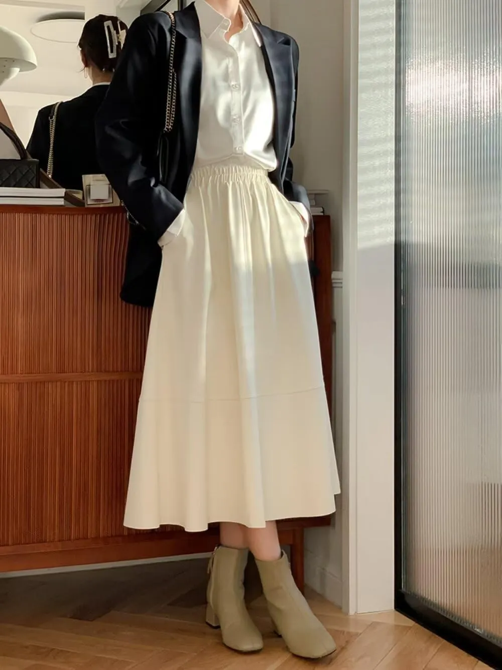 Women's Faux Leather Skirt Retro High Waisted Pleated Long A-line Midi Skirt with Pockets